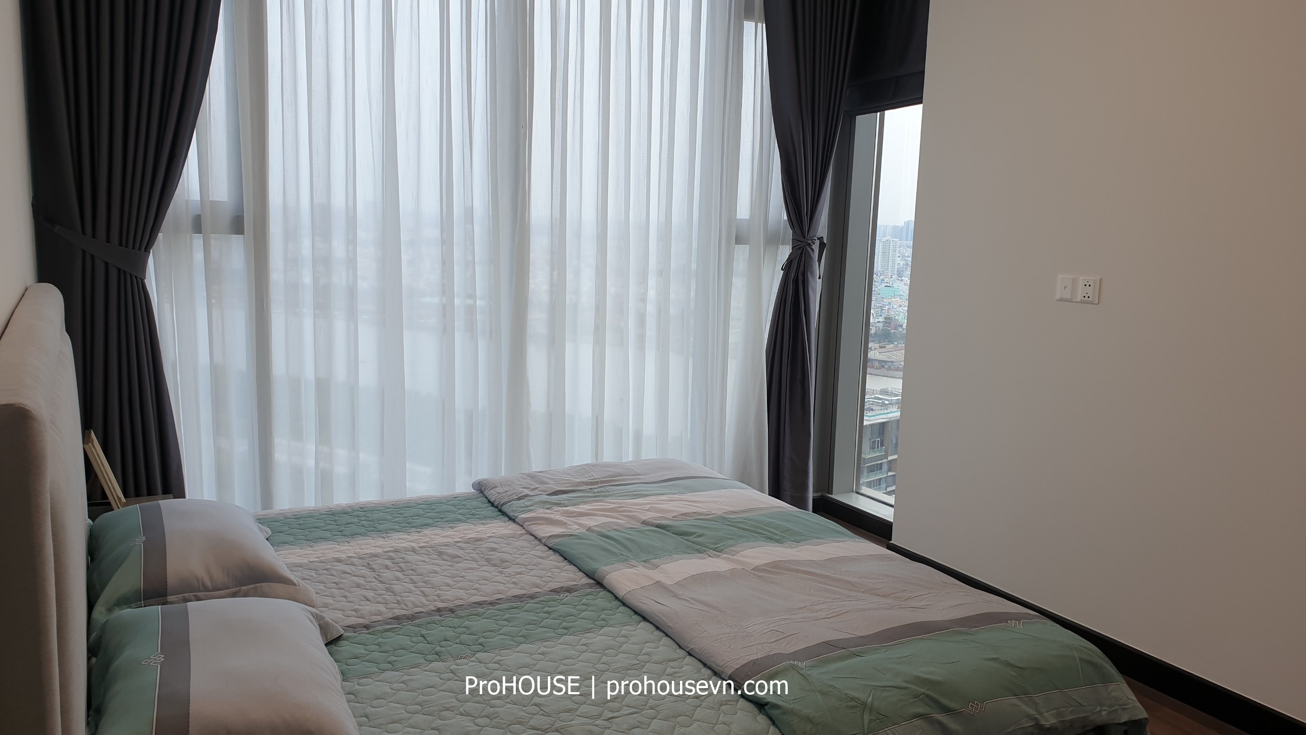 Beautiful 2 bedroom apartment for rent in Empire City with high floor view
