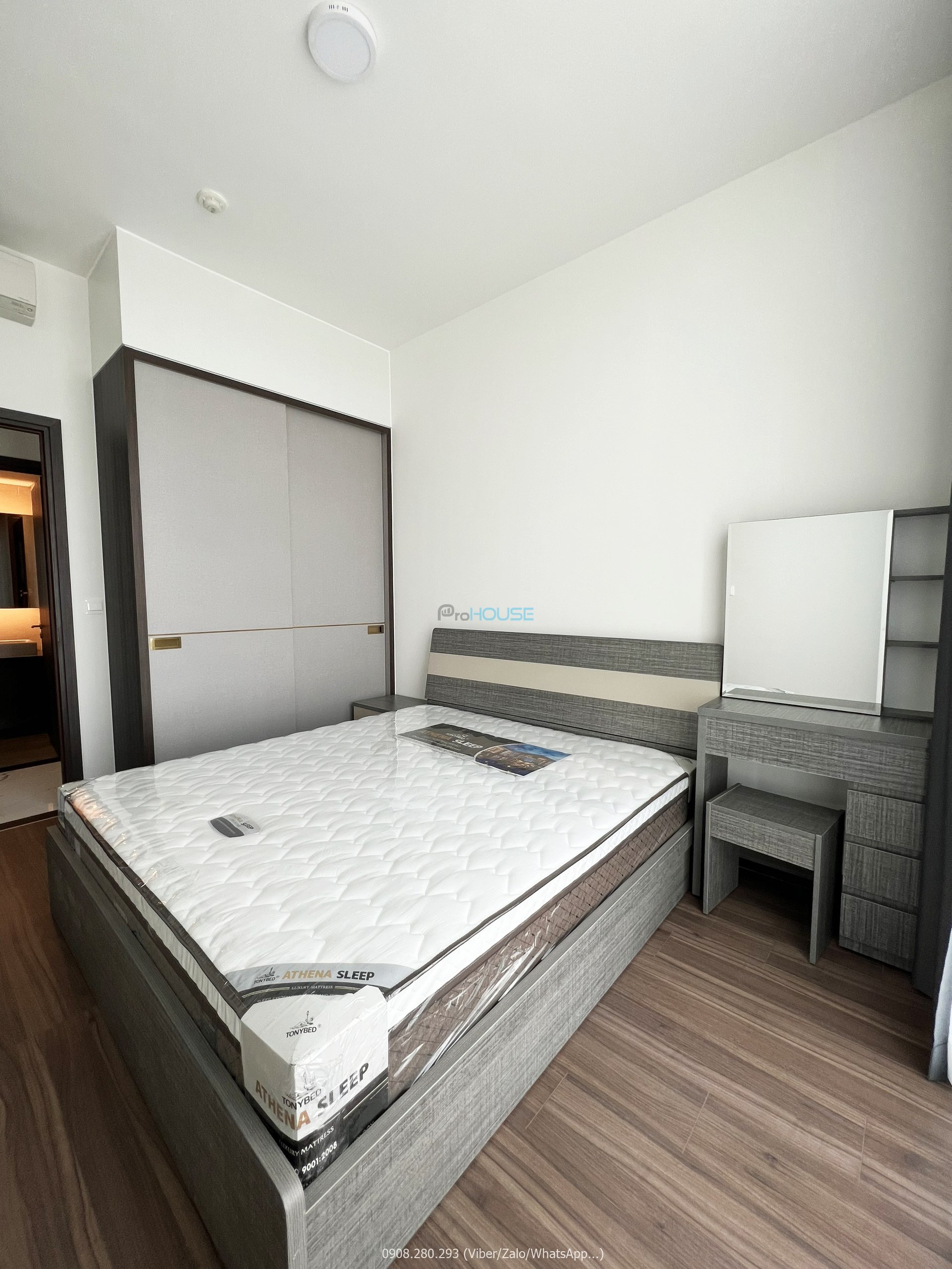 Căn hộ 2 phòng ngủ Tilia Residences lầu cao nội thất đẹp cho thuê