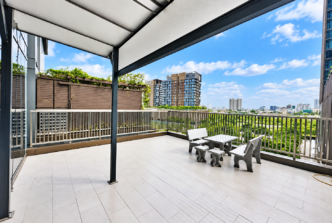 One-bedroom apartment at Empire City with a private garden of over 50 m² for rent